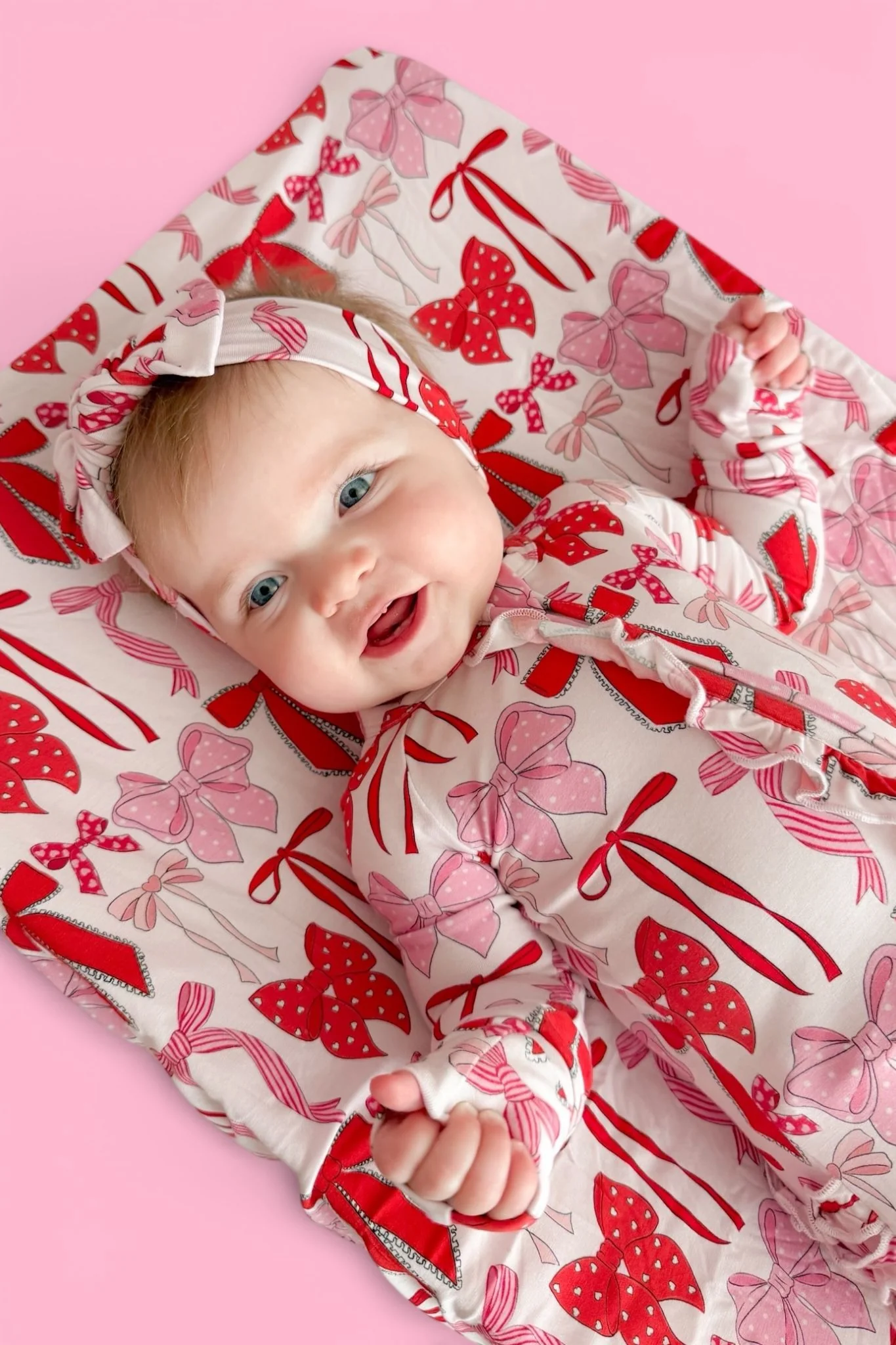 BE MINE BOWS DREAM CHANGING PAD - Image 3