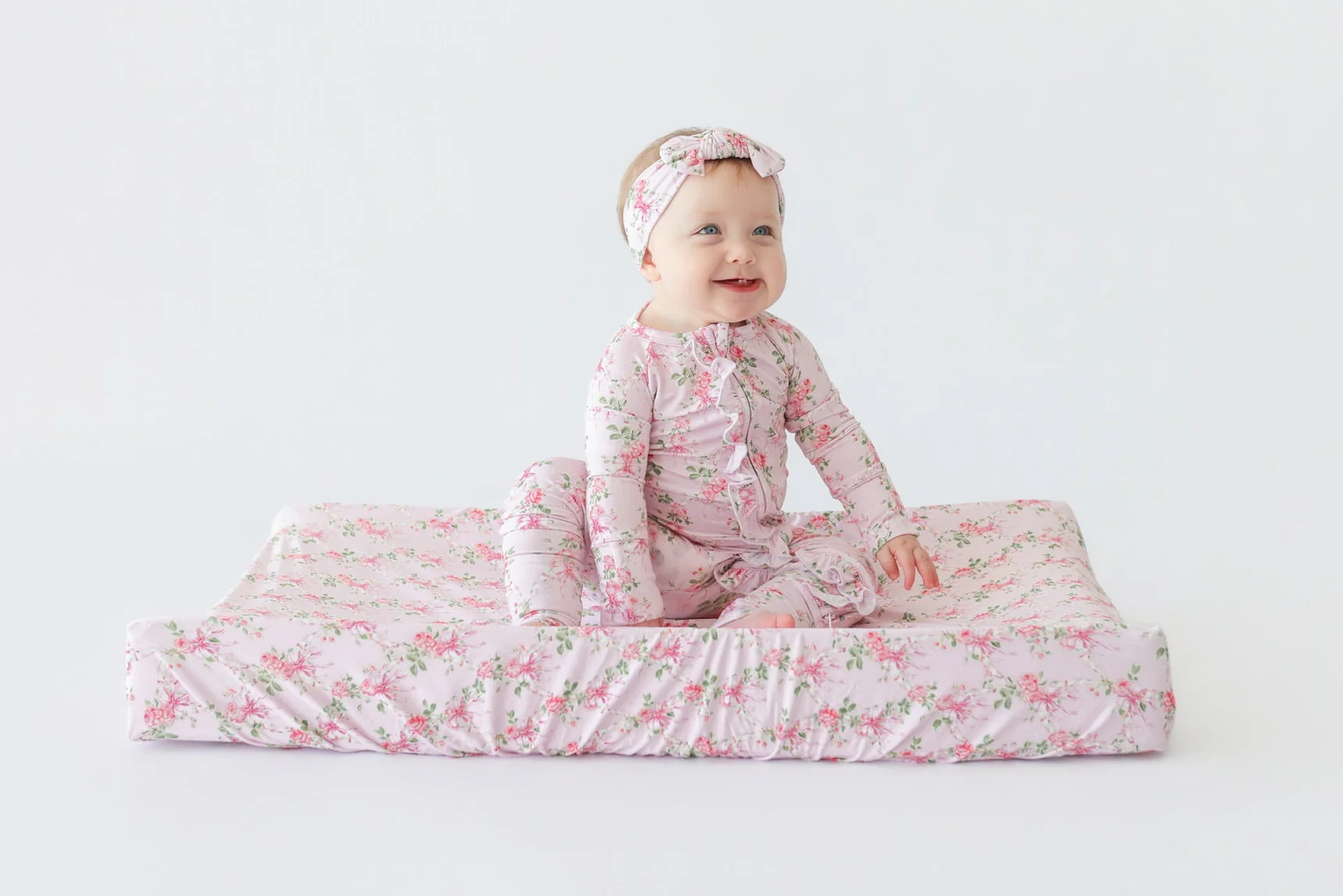 BLOOMING TRELLIS DREAM CHANGING PAD