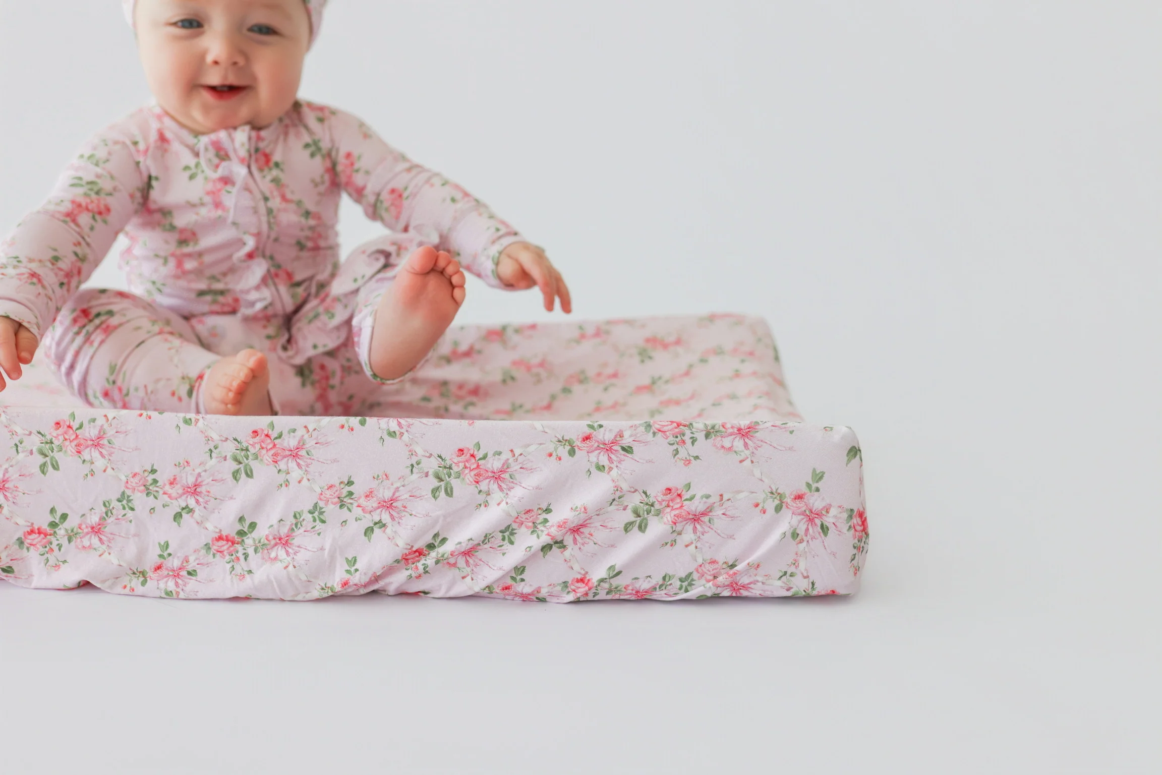 BLOOMING TRELLIS DREAM CHANGING PAD - Image 4