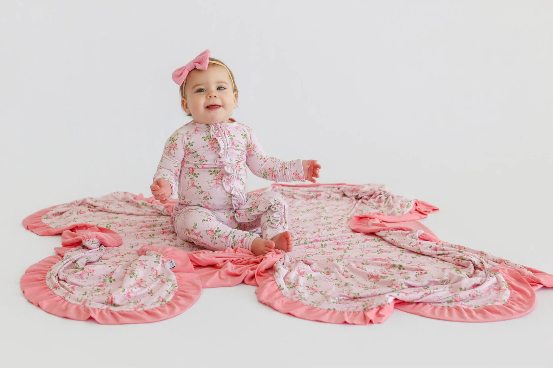 BLOOMING TRELLIS DREAM RUFFLE BLANKET - Image 6