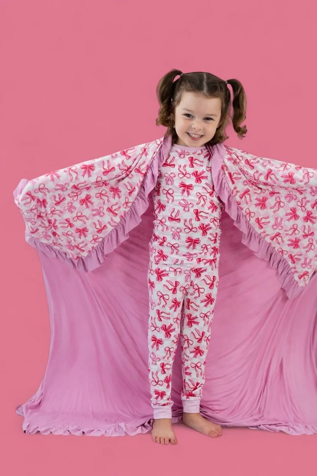 BOW CHECKERED CHARM DREAM RUFFLE BLANKET - Image 3