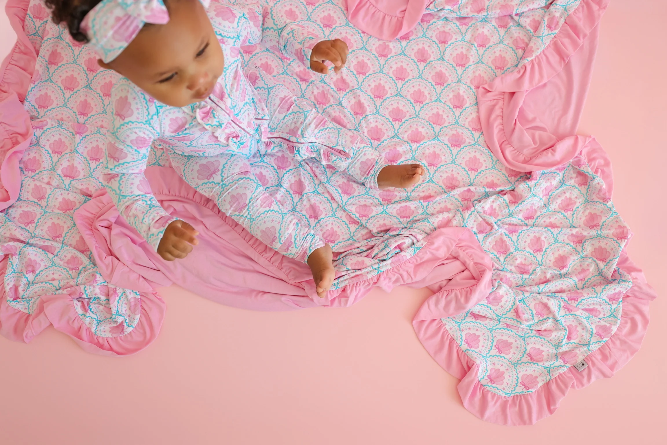 COQUETTE COAST DREAM RUFFLE BLANKET - Image 3