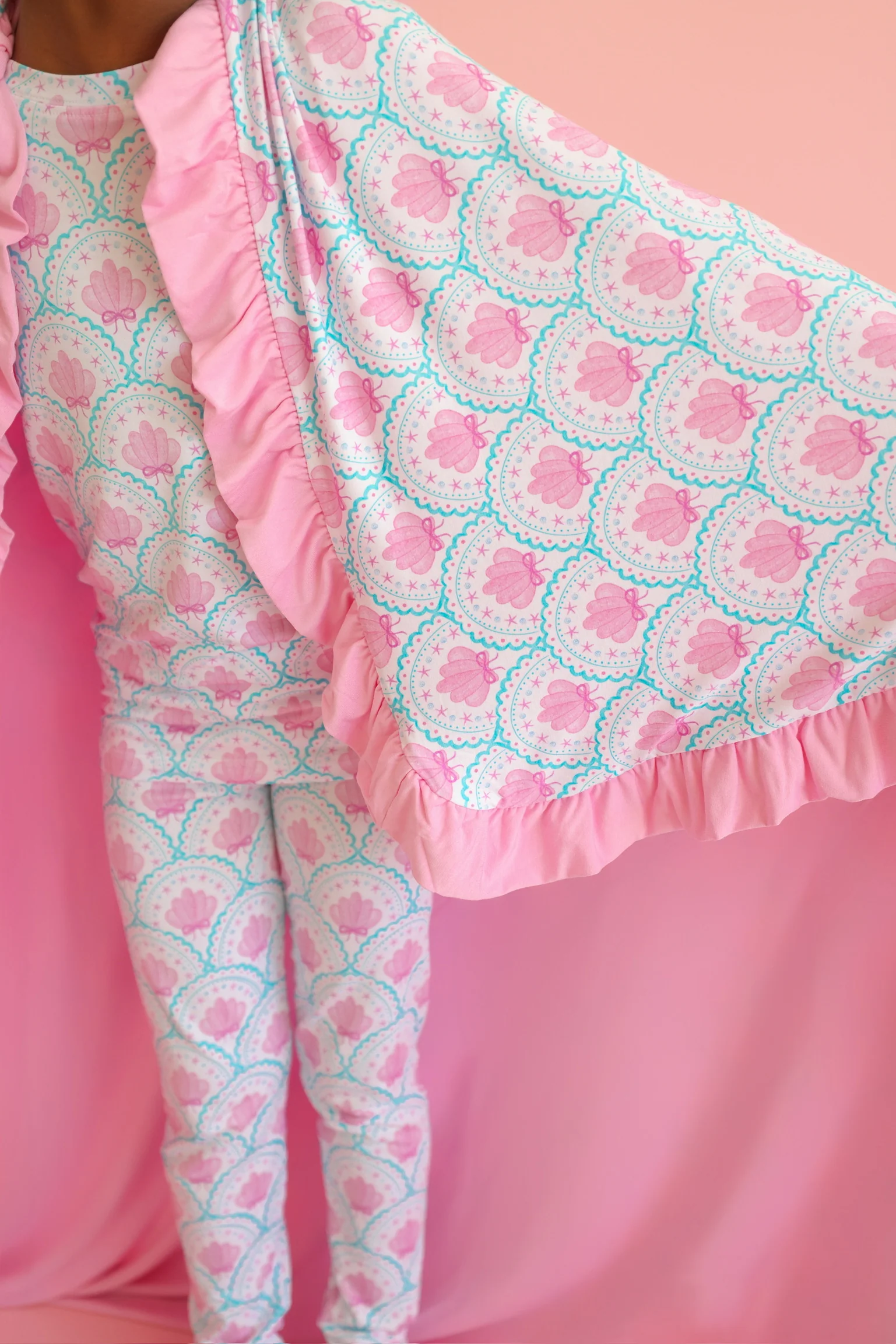 COQUETTE COAST DREAM RUFFLE BLANKET - Image 5
