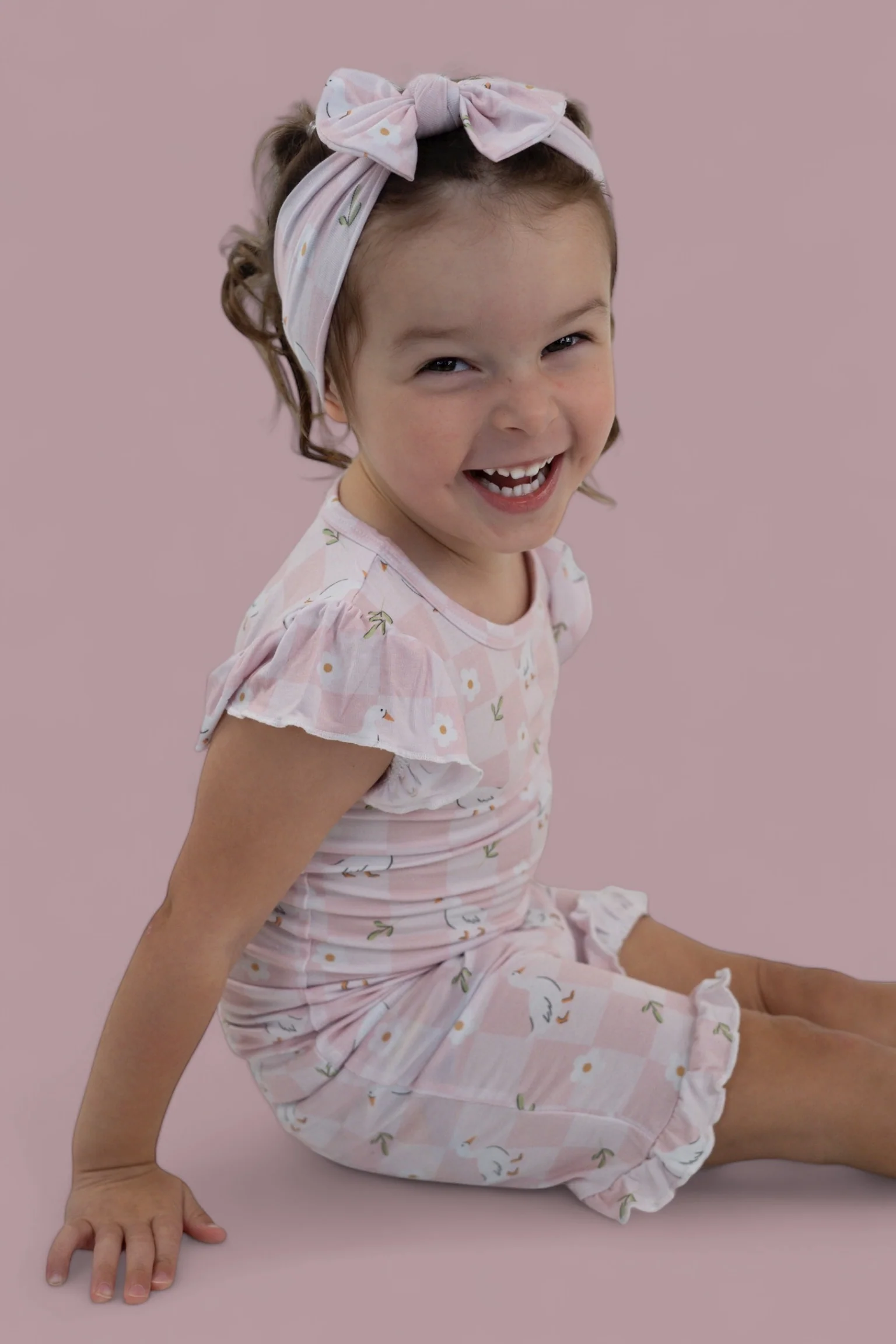 EXCLUSIVE DUCKS AND DAISIES DREAM RUFFLE SHORT SET - Image 19