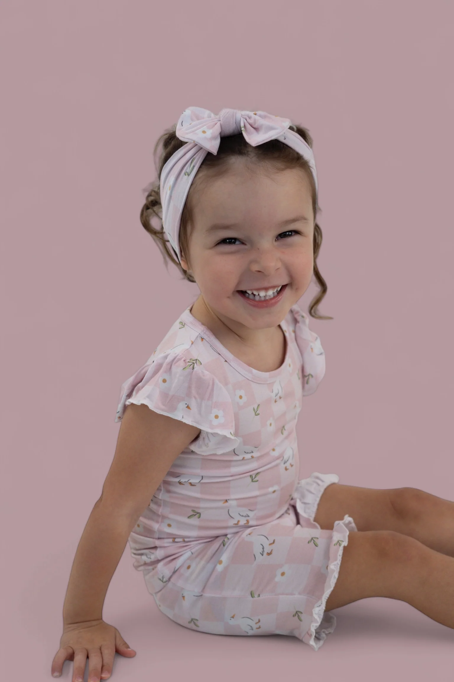 EXCLUSIVE DUCKS AND DAISIES DREAM RUFFLE SHORT SET - Image 20