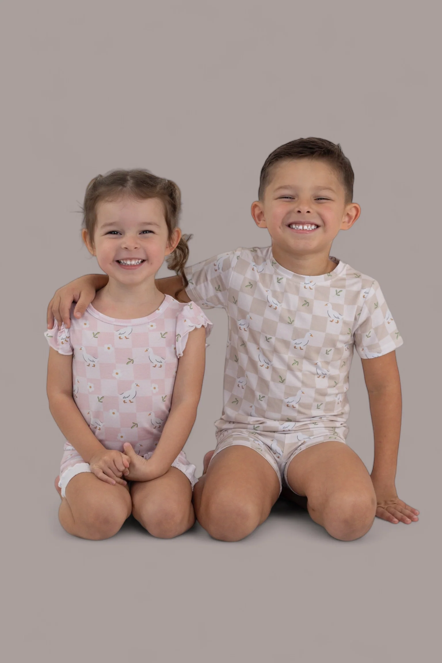 EXCLUSIVE DUCKS AND DAISIES DREAM RUFFLE SHORT SET - Image 23