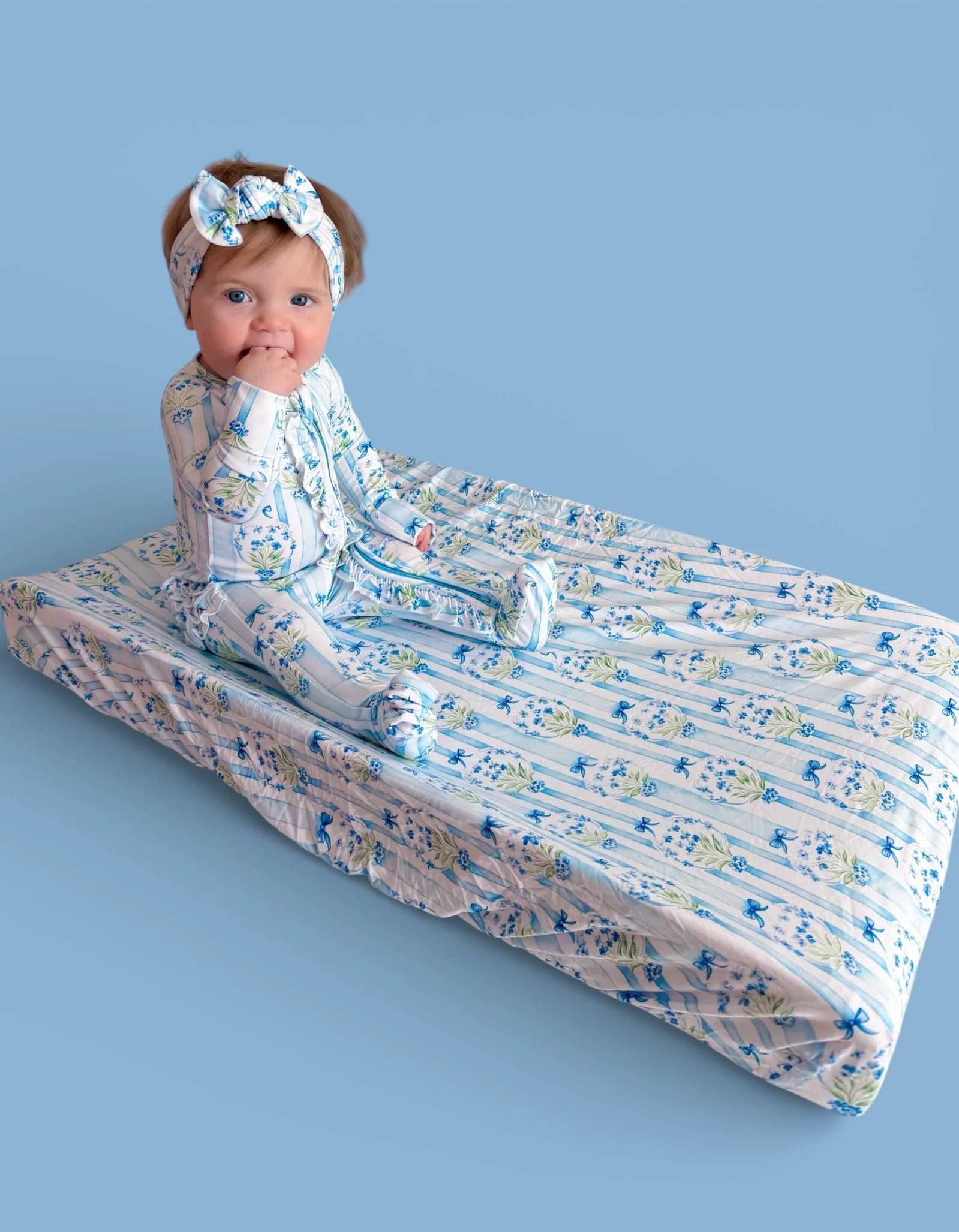 HEIRLOOM BLUE BLOOMS DREAM CHANGING PAD - Image 3
