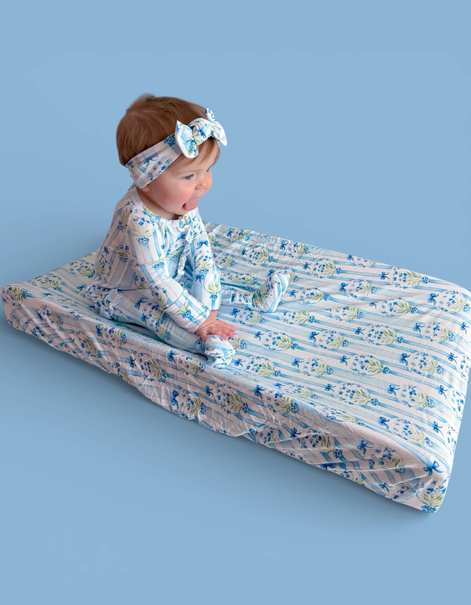HEIRLOOM BLUE BLOOMS DREAM CHANGING PAD - Image 5