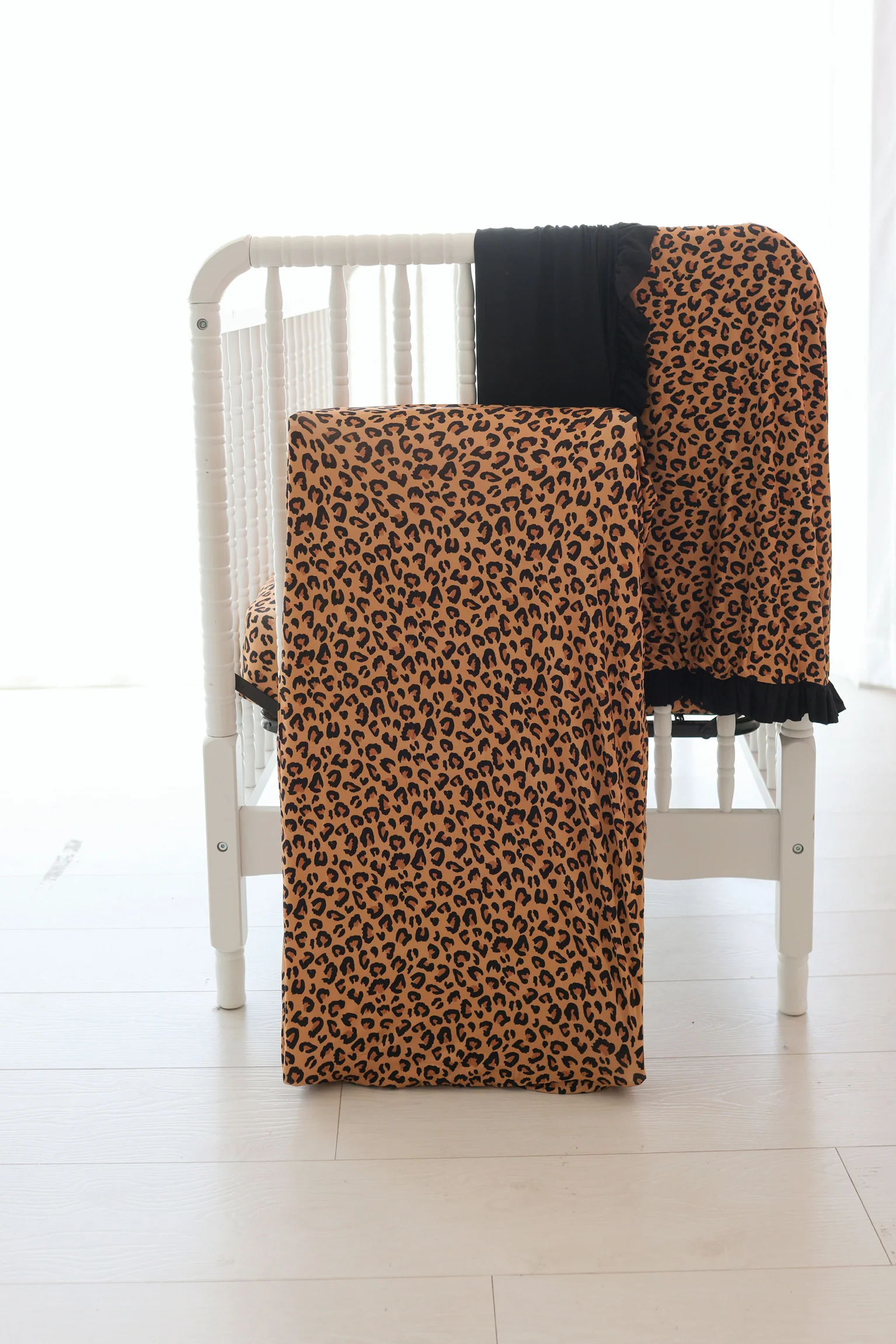 LEOPARD DREAM CHANGING PAD - Image 2