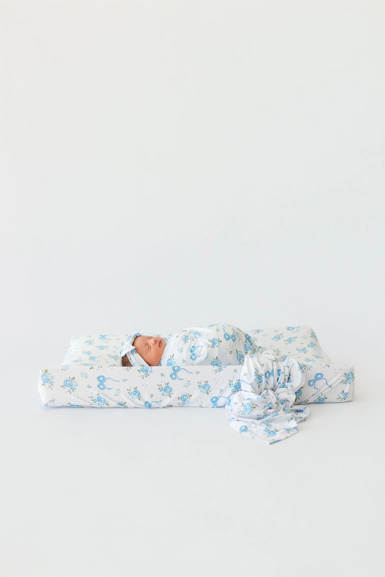 POWDER BLUE POSIE DREAM CHANGING PAD - Image 4