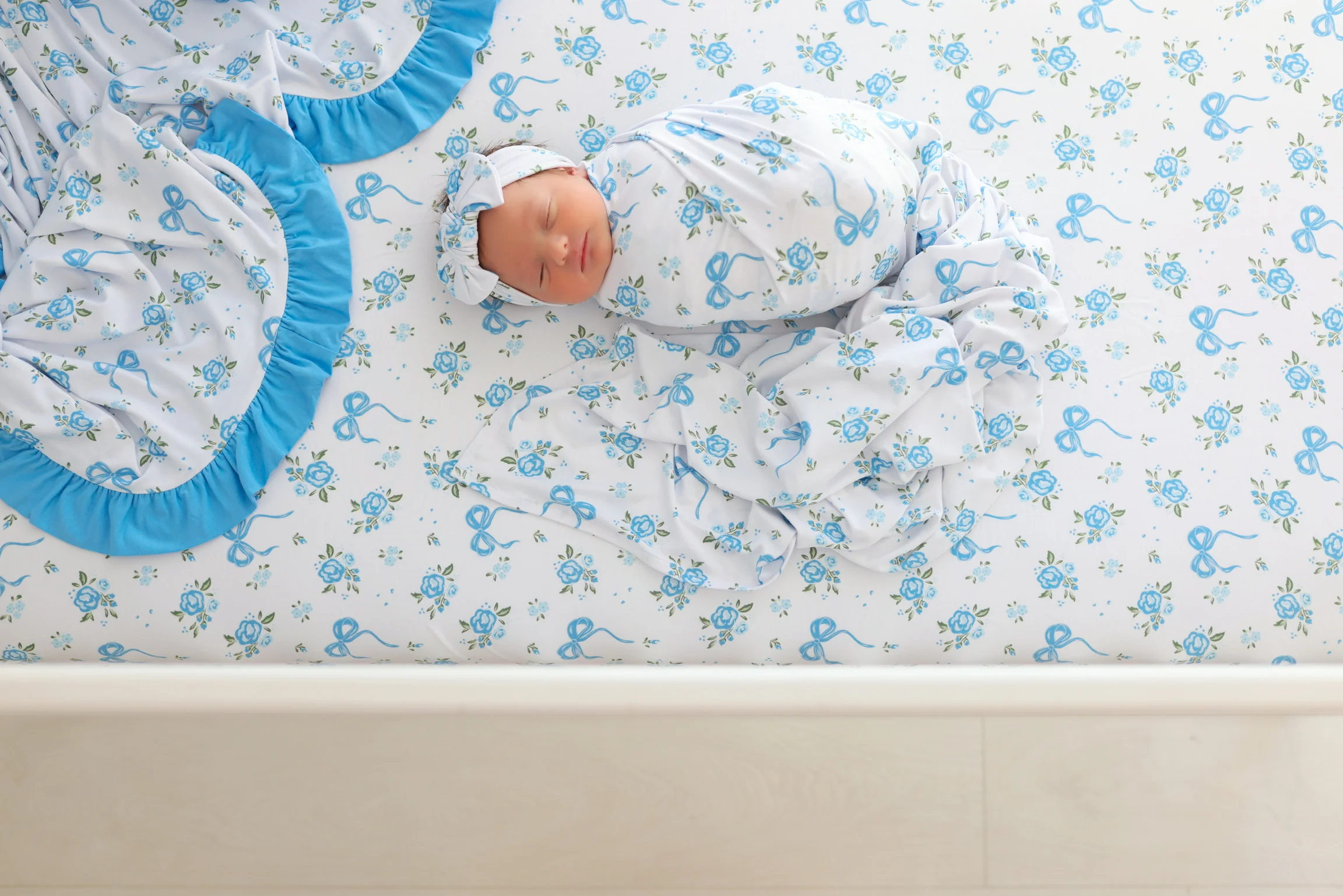 POWDER BLUE POSIE DREAM CRIB SHEET - Image 6