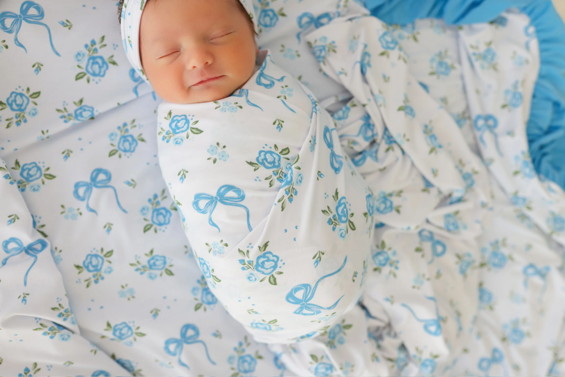 POWDER BLUE POSIE DREAM SWADDLE & BOW - Image 8