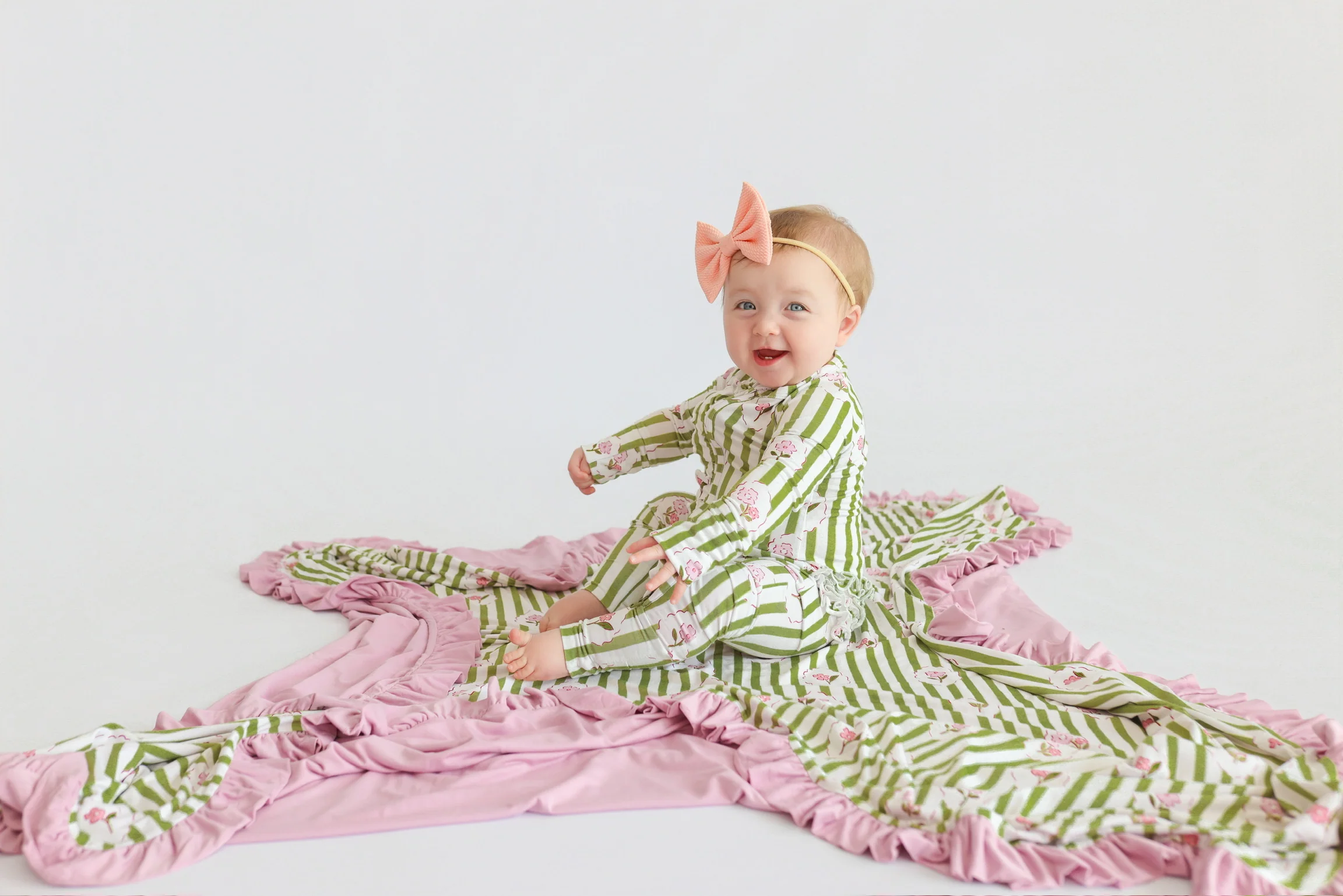 ROSIE'S MEADOW STRIPES DREAM RUFFLE BLANKET - Image 6